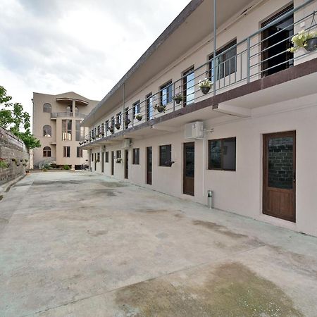 Sirik Hotel Armavir Buitenkant foto